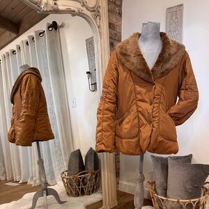 Vintage winter coat with faux fur collar. Size medium